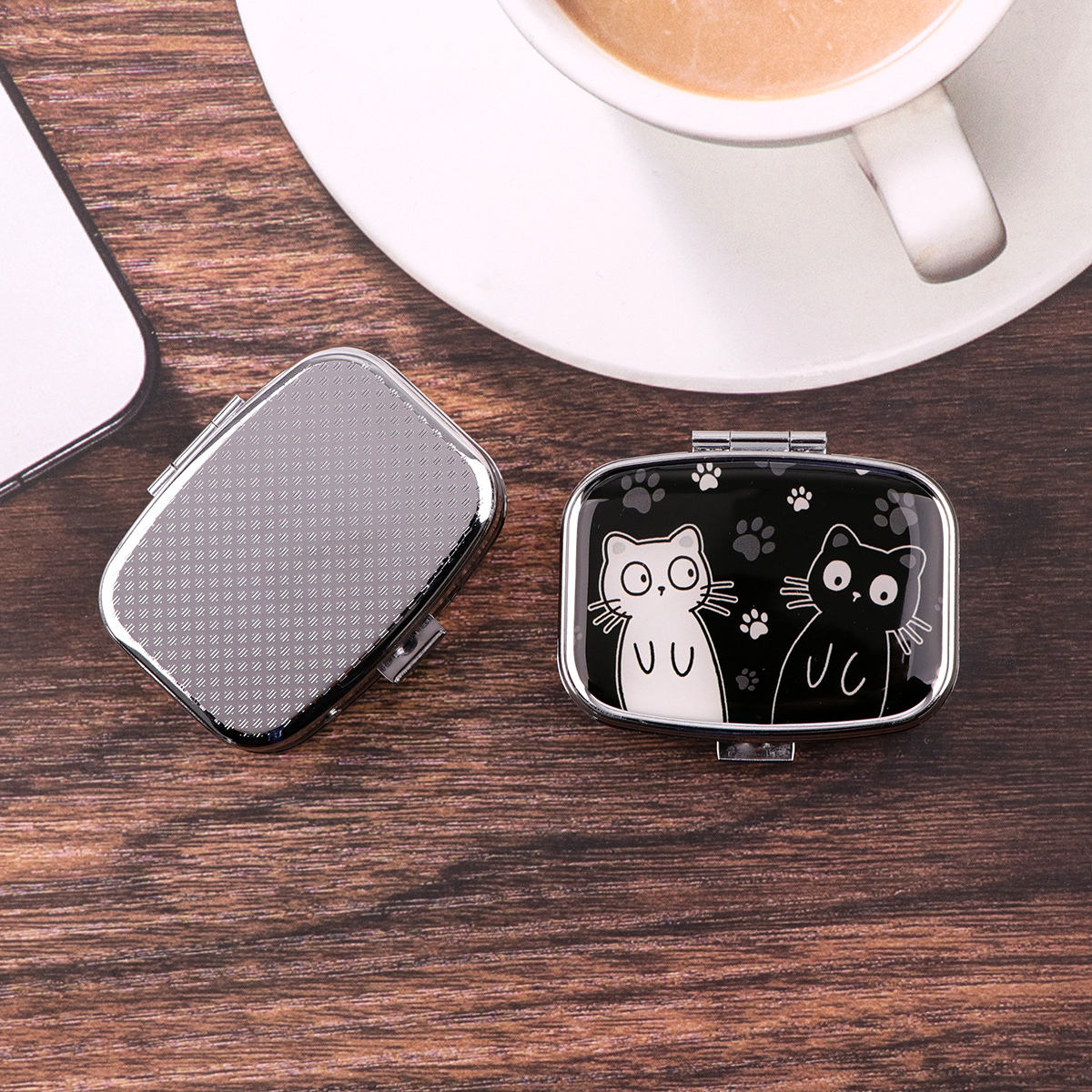 Cartoon Black And White Cat Tr - Essential Tablet Accessories recension och pris