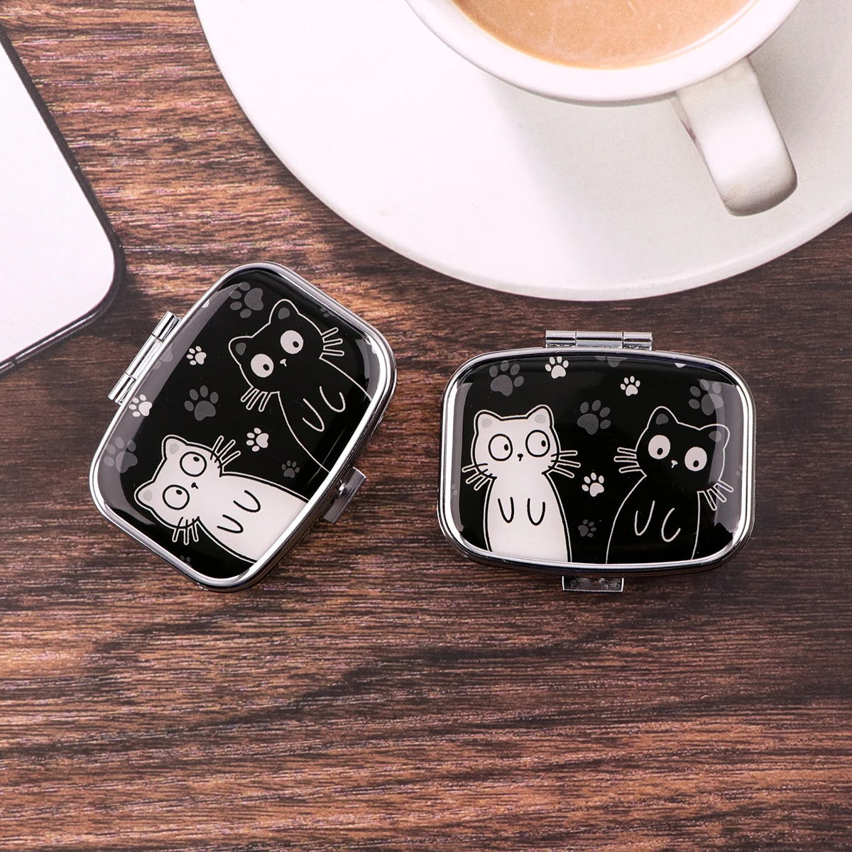 Cartoon Black And White Cat Tr - Essential Tablet Accessories recension och pris